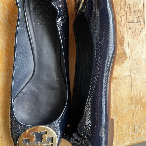 Tory Burch Blue and Gold Flats with Rounded Toe and Slip-On Style - Picture 5 of 7